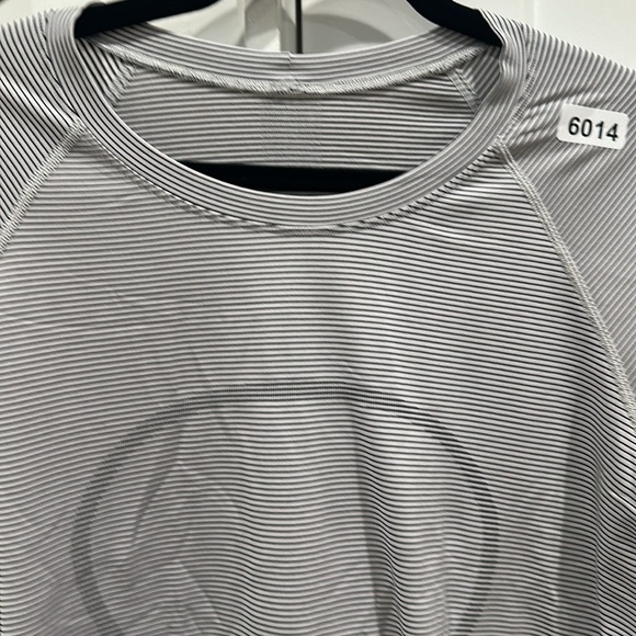 (6014)  🍋 LULULEMON RUN: Swiftly Tech Short Sleeve *Stripe Sz 12 - Picture 7 of 8